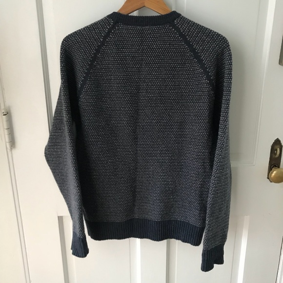 J Crew men's blue & white patterned wool sweater - Picture 5 of 5